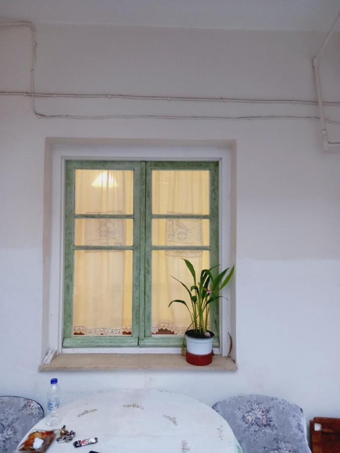 Στην Αυλή Της Ράχης Apartment Kalamata Exterior photo