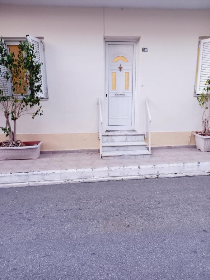 Στην Αυλή Της Ράχης Apartment Kalamata Exterior photo