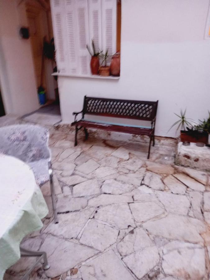 Στην Αυλή Της Ράχης Apartment Kalamata Exterior photo